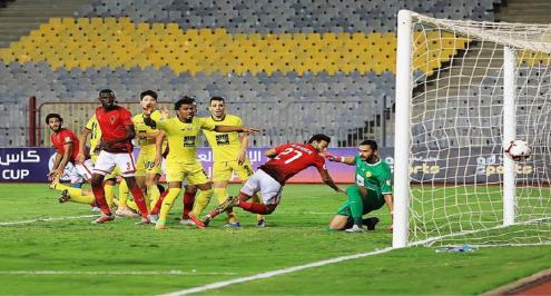 مدرج "عائلات الأهلي" كامل العدد في صدام الوصل الإماراتي